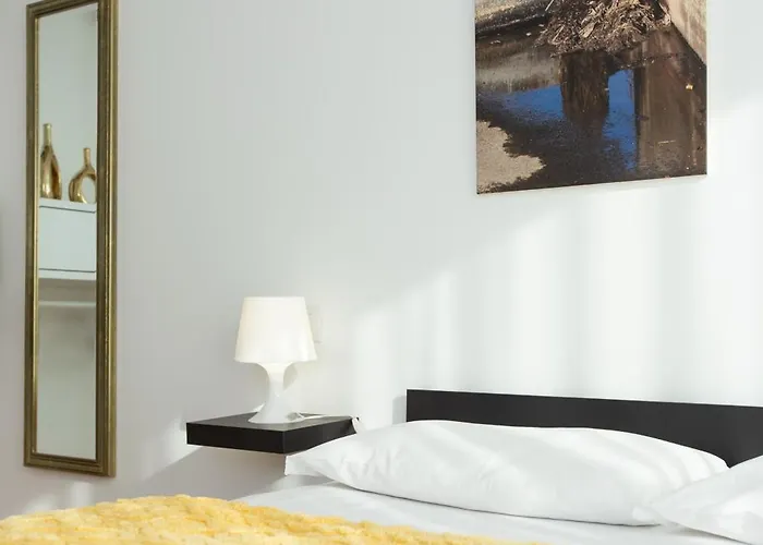 New Palace - Luxury Next To Metro M4 Daire
