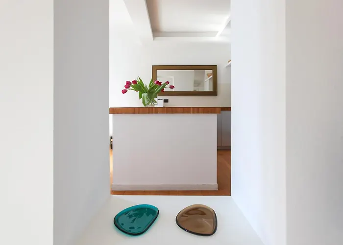 Апартаменты Hacca Collection - Brera & Fashion District - Bright 2br Милан