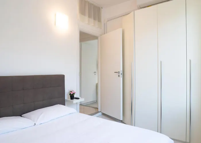 Metro Wi-fi Easy Check-in Apartment *