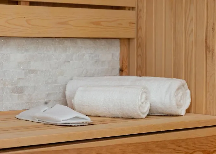 Artstay - Free Parking, Luxury Apt, M5, Sauna *