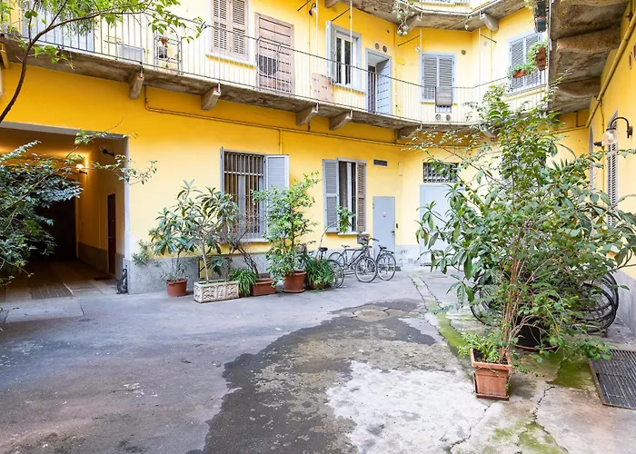 La Vecchia Milano-les Nubles Vannucci - Il Ballatoio E Il Cortile * Милан
