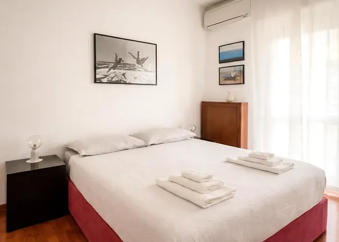 Spacious & Bright Flat Near Bocconi & Navigli Daire Milano
