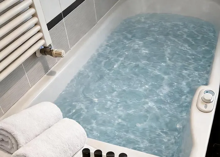 Modern With Jacuzzi, Terrace And Private Garage Apartmán *