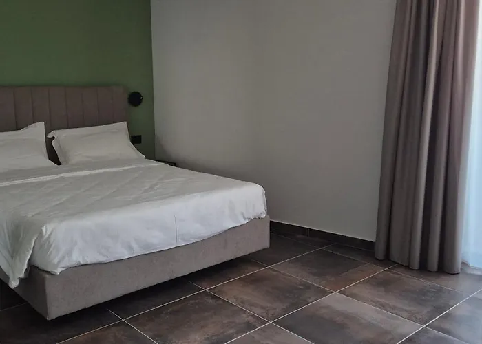 V7 Hotell 3*