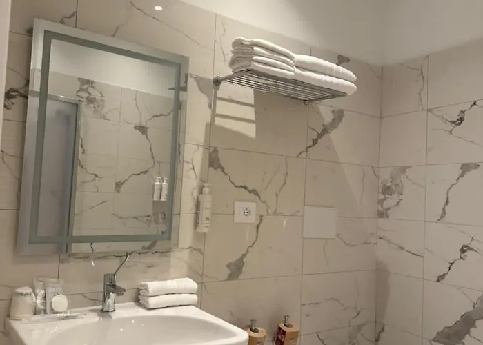 Homa Certosa District Mediolan