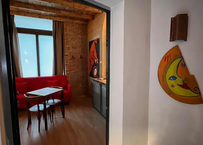 度假居 Orange Moon Vibrant Modern Luxury Loft *