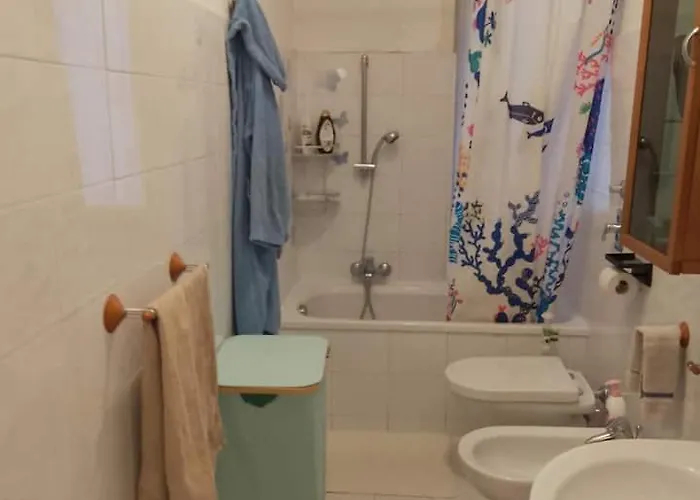 Stanza Matrimoniale Comoda, A 5 Minuti A Piedi Dalla Metro, Perfetta Per Muoversi A *