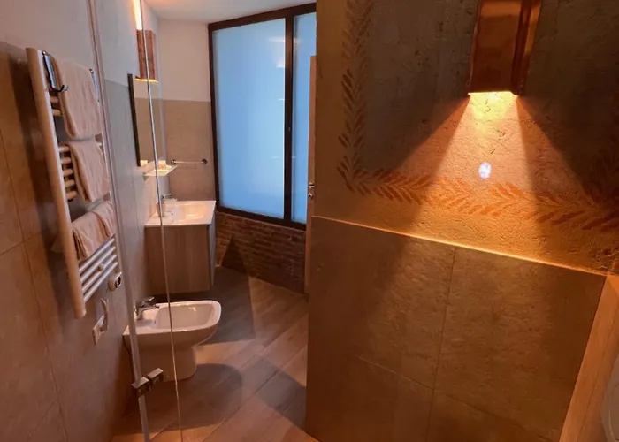 Orange Moon Vibrant Modern Luxury Loft * 米兰