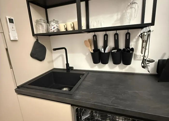 Newly Renovated 2br Near Bocconi & Metro Nyaraló Milánó