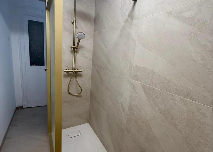 Newly Renovated 2Br Near Bocconi & Metro 度假居 *