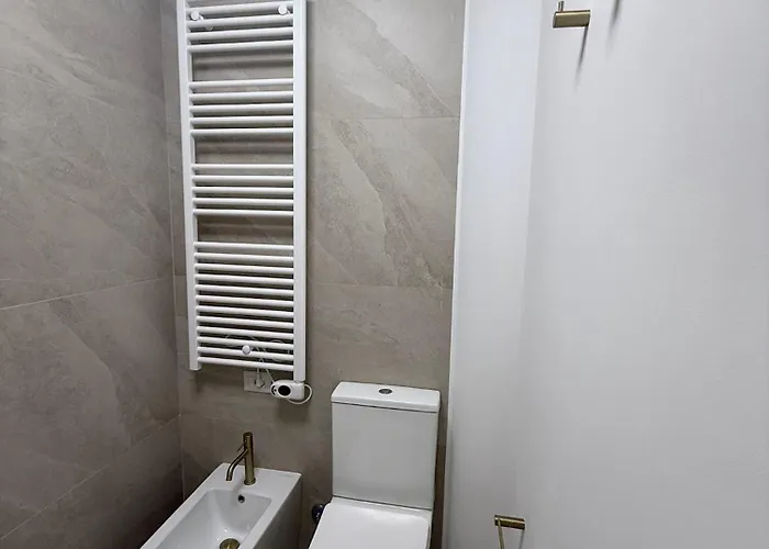 Newly Renovated 2br Near Bocconi & Metro Nyaraló