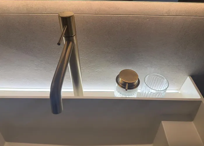 Newly Renovated 2br Near Bocconi & Metro Nyaraló *