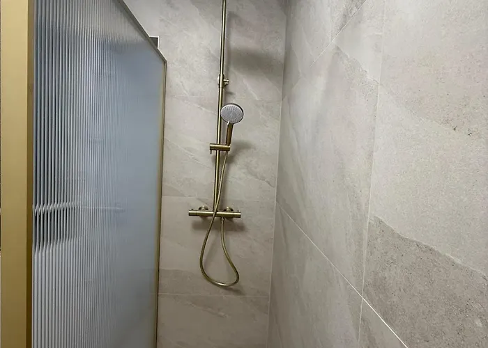 Nyaraló Newly Renovated 2br Near Bocconi & Metro