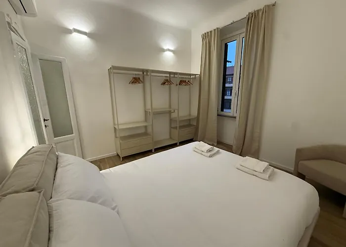 Newly Renovated 2br Near Bocconi & Metro Nyaraló *