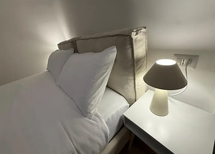 Newly Renovated 2br Near Bocconi & Metro Nyaraló Milánó