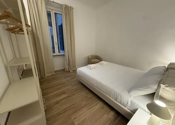 Newly Renovated 2br Near Bocconi & Metro Nyaraló *