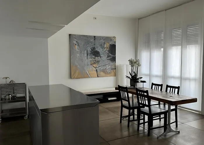 Urban Retreat Minutes Away From Duomo Cathedral Appartement Milaan