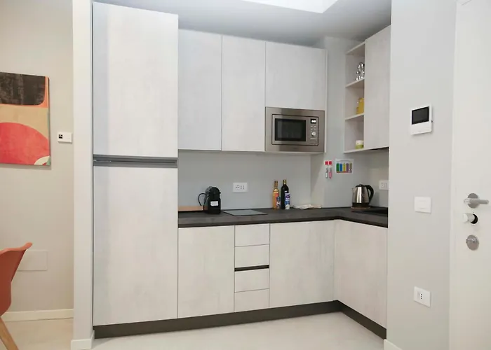 Apartamento Elegante E Luminoso In Zona Navigli *