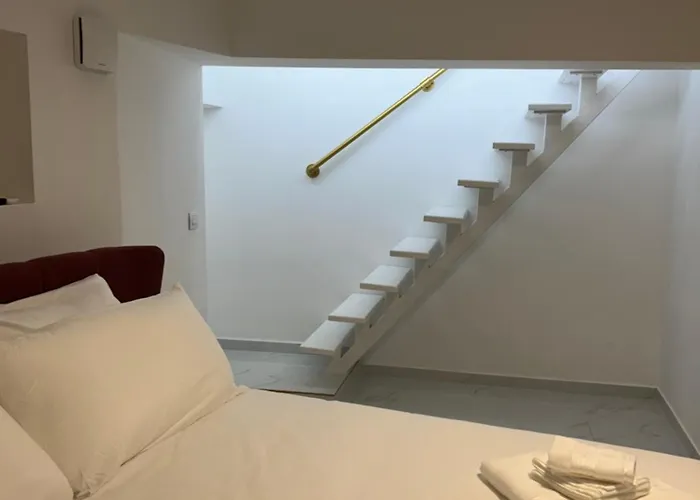 G Luxury Platinium&gold Red Metroline To Duomo Milan