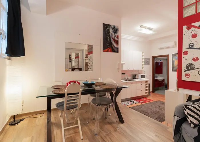 Guesthost - Modern Acquabella