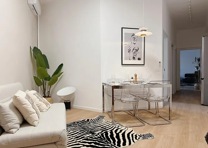 Convention Center Sempione Castle Double Bathroom Entire Apartment, 24h Supermarket, Nightlife 아파트