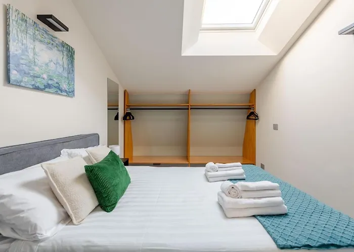 Apartment Luxury Elegant Penthouse 3 Bedrooms, 2 Bathrooms