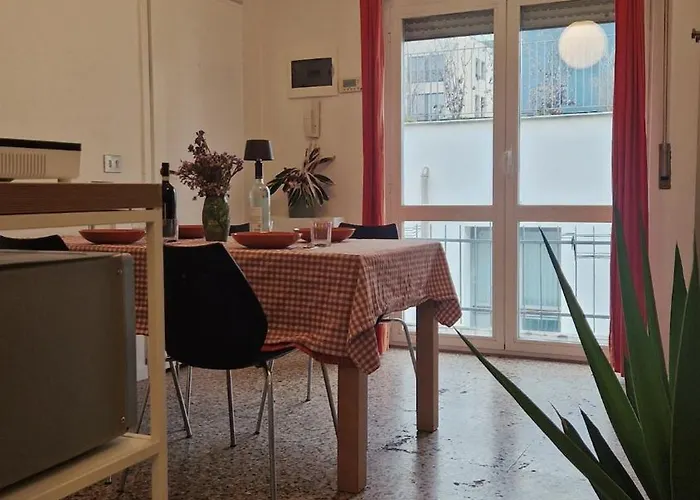 Cozy Near Fondazione Prada Apartment *