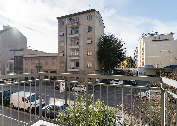 Guesthost - Bright Comfy