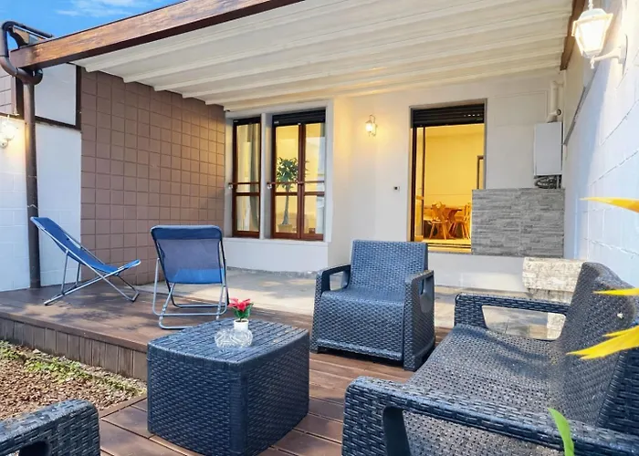 アパート Garage & Garden Villa Apartment