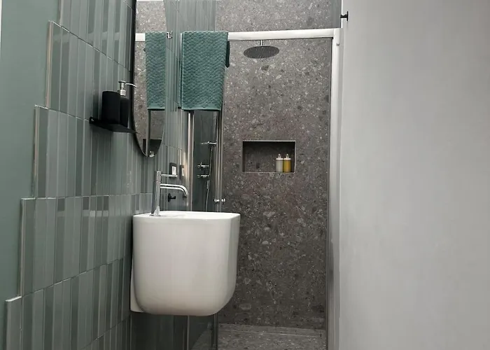 C L I N K E R H O U S E