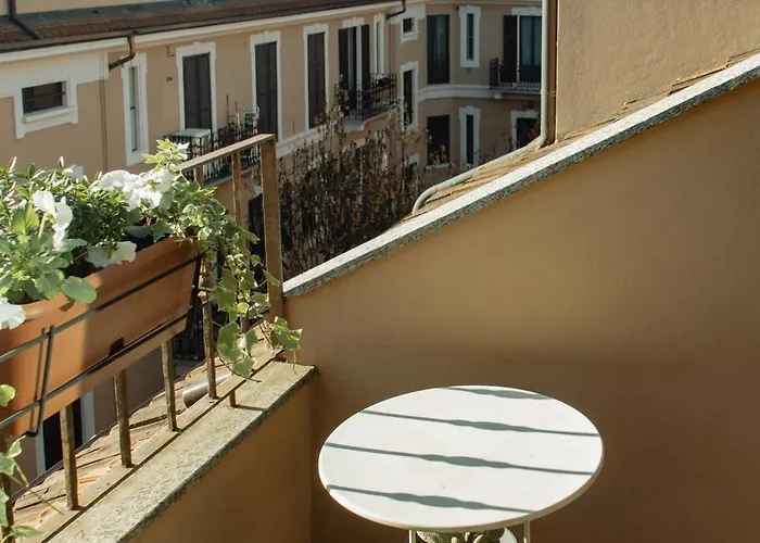 Lodovica Milano-metro M4-navigli-bocconi Milan