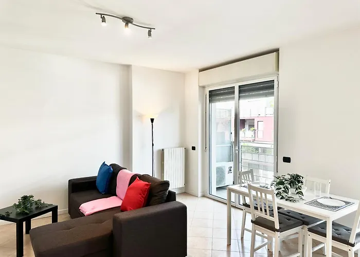 Peaceful Oasis With Balcony And Parking, Daire