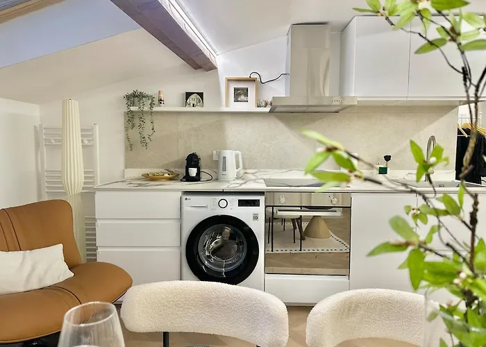 Designer Loft In Milan, Istria Subway Exit, Convenient Transportation Milán