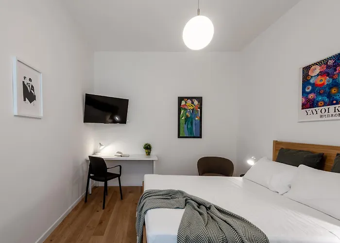 Stayeasy Station - Cozy 3 Bedrooms 3 Baths