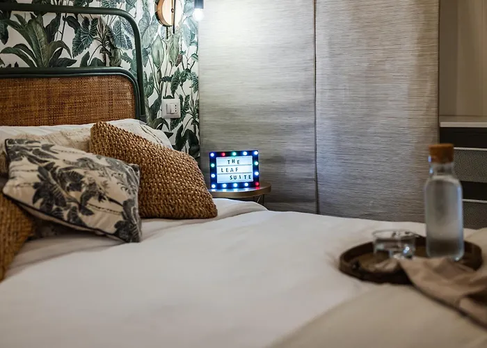 The Leaf - Arco Della Pace *