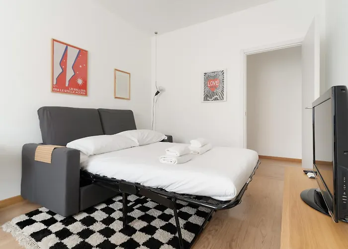 Guesthost - Cozy Flat Near Gorla M1 *