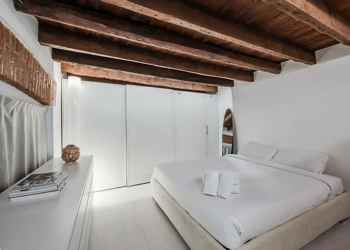 The Stardust Loft - Porta Romana Area Apartman