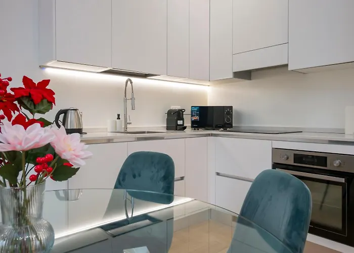 Lägenhet I-host - Bright 1br With Balcony In Milano