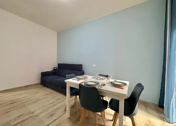Lucania Azzurra Apartment, Elegante E Confortevole, Con Metro M3 Sotto Casa, Collegamento Diretto A Duomo Di E Stazione