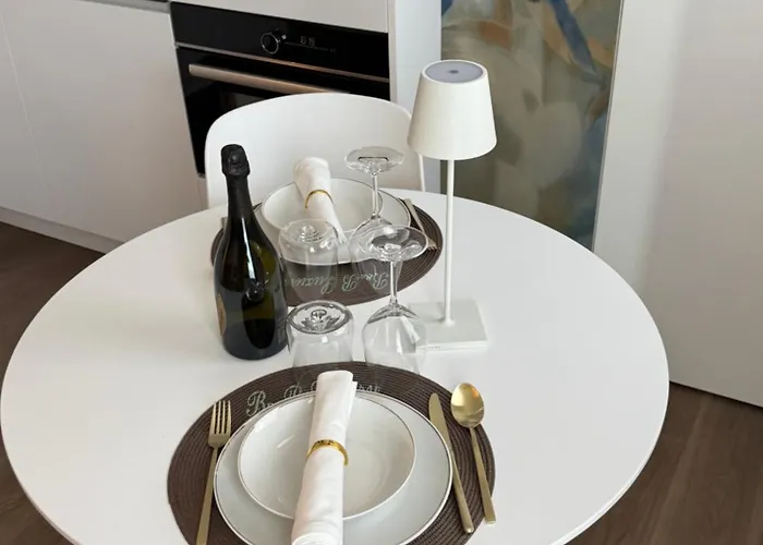 Daire Luxury - Metropolitana M4- San Babila -stadio San Siro - Duomo - Aeroporto Linate - Castello Sforzesco Milano