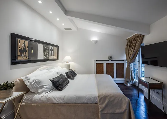 The Seven Stars - Montenapoleone Apartment Milan