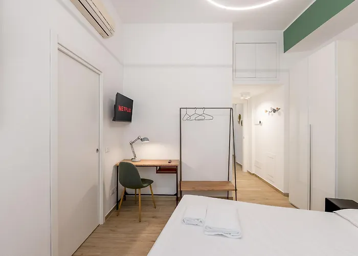 Entire With Patio In The Isola Area Apartament
