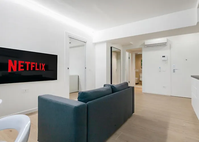 Urban Jungle M3 Duomo 12 Min דירה