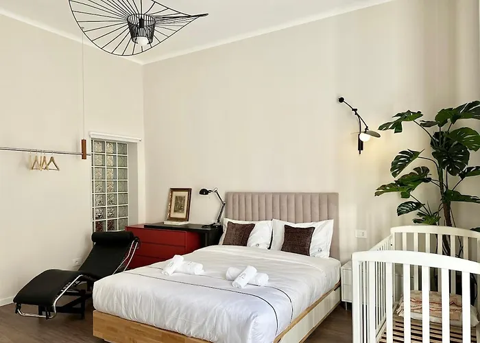 Designer Apartment, Entire Home, 2 Bathrooms, For Families, Groups Milán