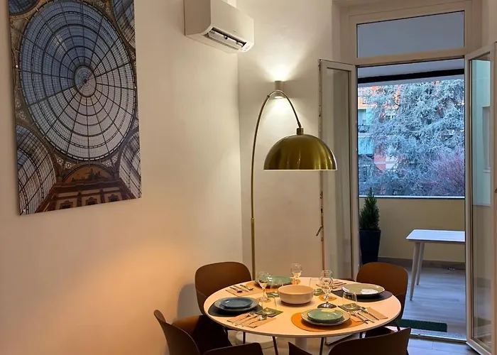 Premium Duomo Metro1, Comolake Trains11 Lägenhet