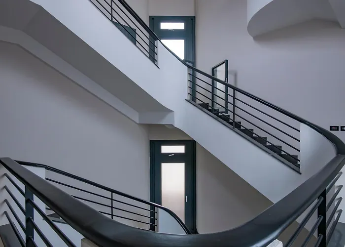 I-host - Bright 1br With Balcony In