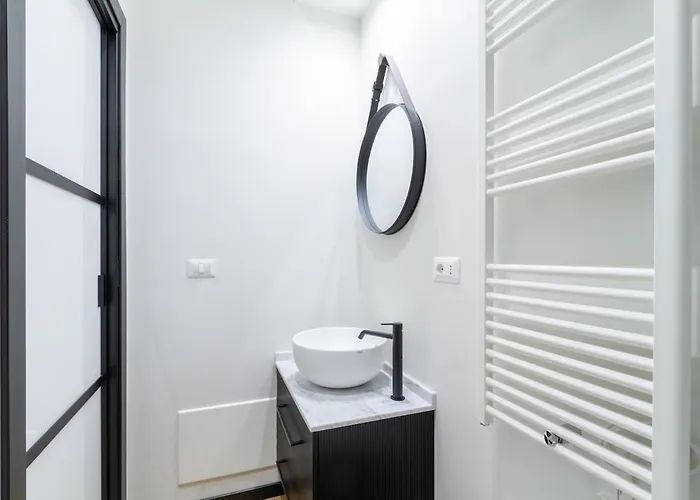 Boutique Flat Steps From Duomo * Milaan
