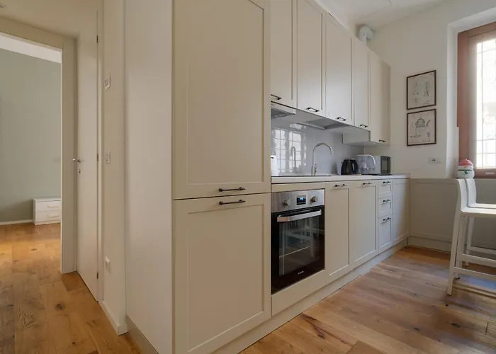 Guesthost - M5 Isola Cozy