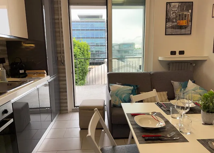아파트 10 Minutes From Fiera With Large Terrace