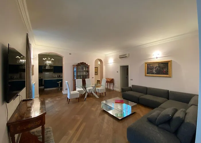 Appartement Chandelier - Center Milaan